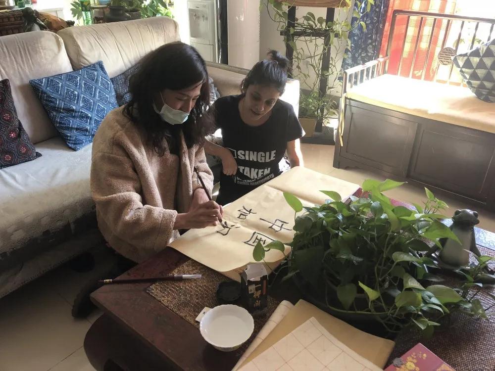 香蜜湾社区工作人员张旭.jpg 香蜜湾社区工作人员张旭.jpg