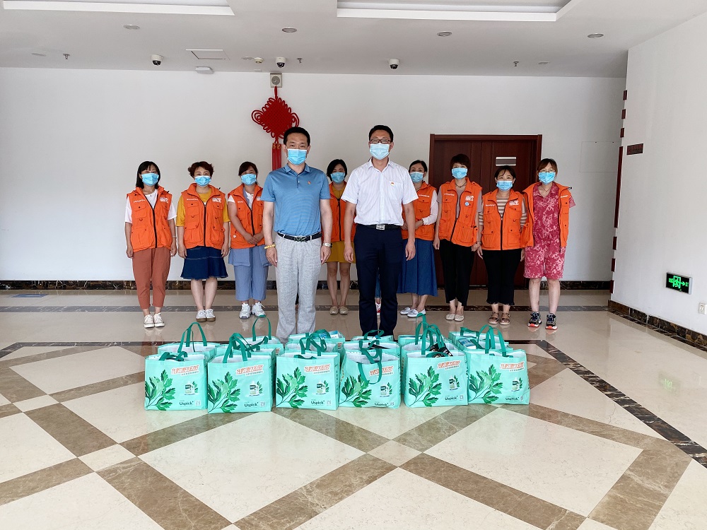 杜书记顺悦 送清凉3.jpg