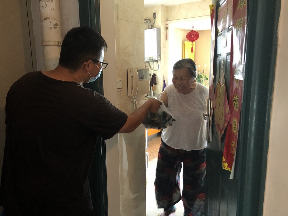 6空港街道吉祥花园社区 全民“疫”起来   “粽”享“吉”情 (1).JPG