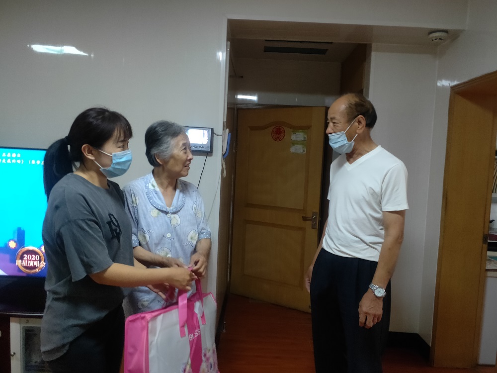 7”爱传万家，情聚端午“裕祥花园社区楼门长慰问活动 (7).jpg