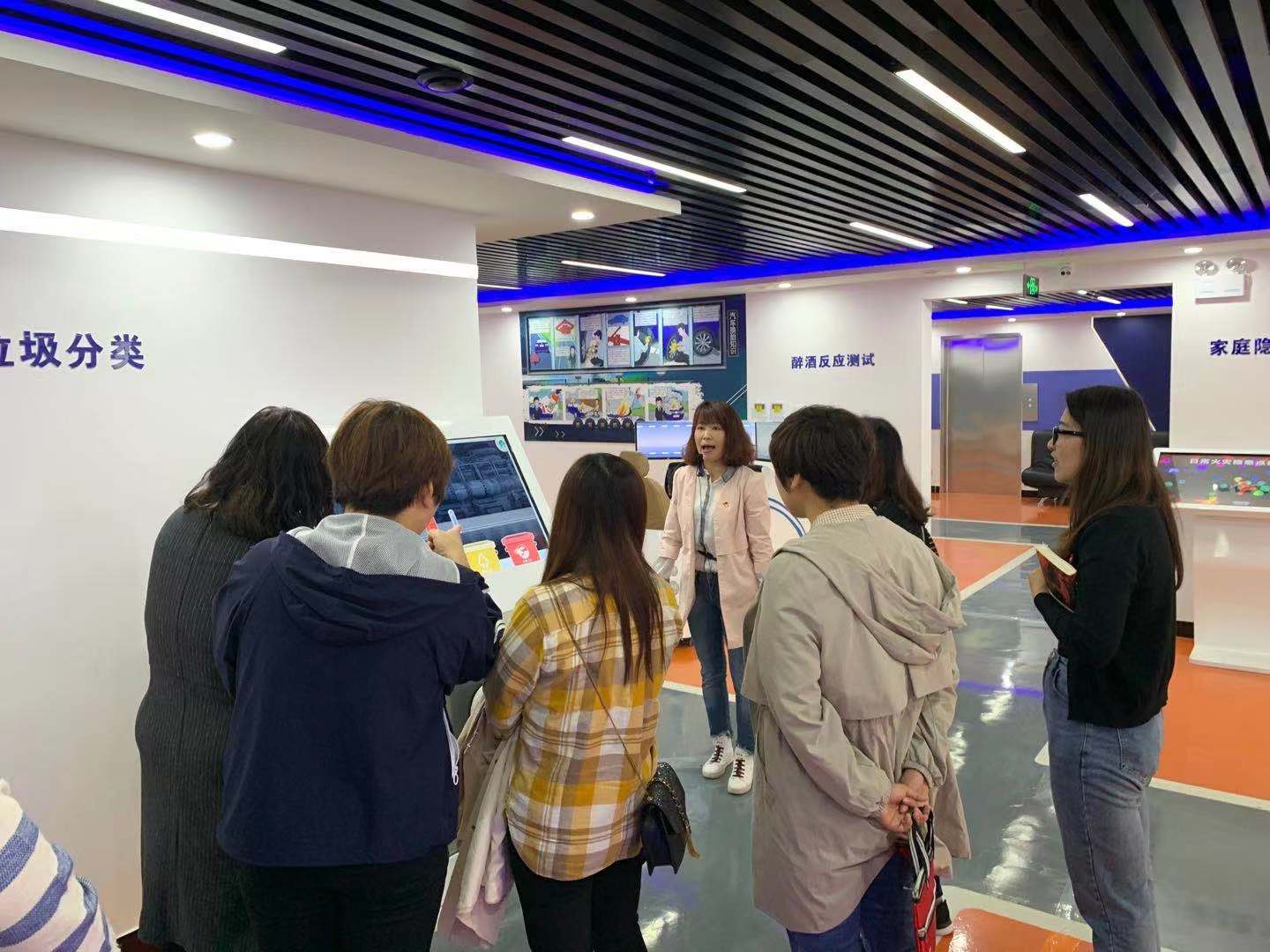 5空港街道裕祥花园社区开展“我参与 我体验 我安全”安全体验厅参观活动 (7).jpg