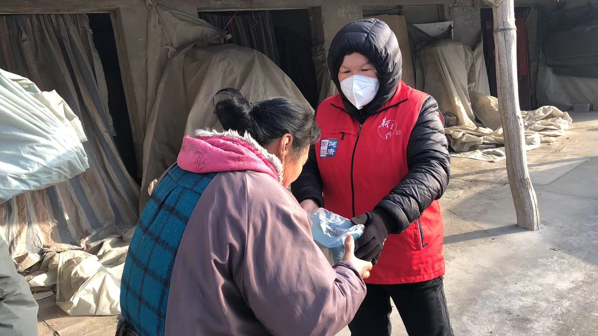 2022年12月16日牌楼村青年志愿服务队开展安全用电宣传活动。