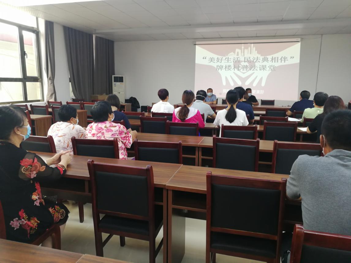 2022年7月13日牌楼村得法宣传志愿服务队开展“美好生活 民法典相伴”的普法课堂。